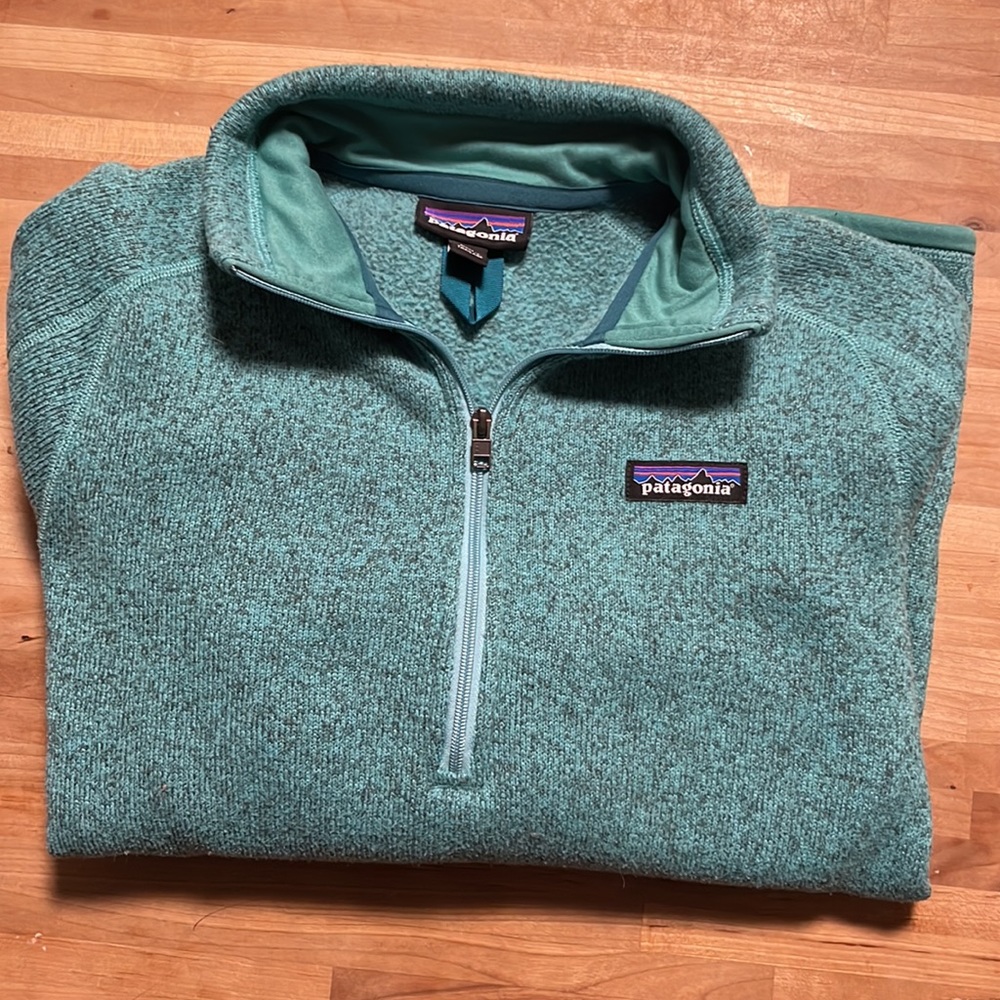 Patagonia quarter zip (like new condition)